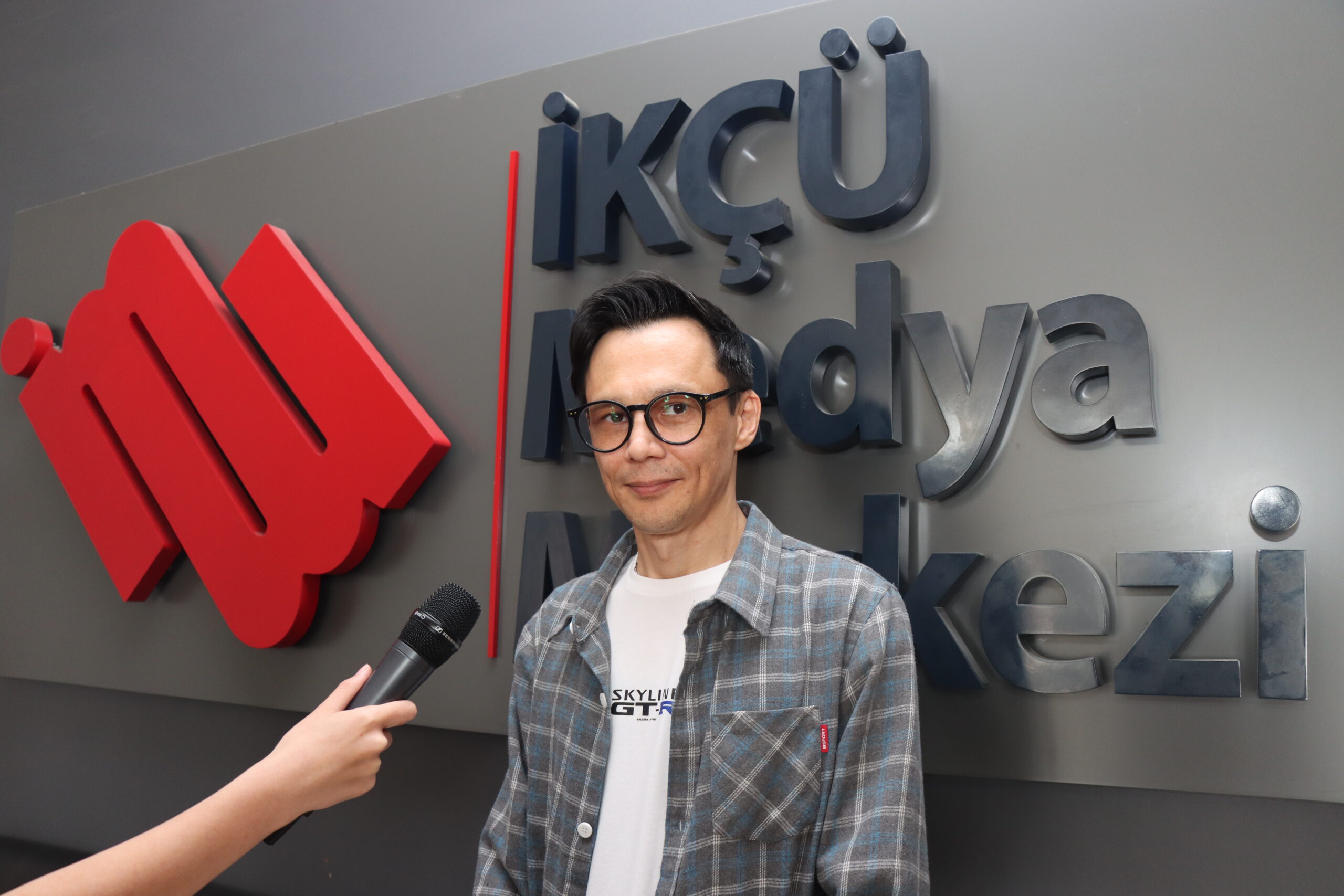 İKÇÜ Medya Merkezi, Savunma Sanayii Alanında İçerik Üreten Kaner Kurt’u Ağırladı